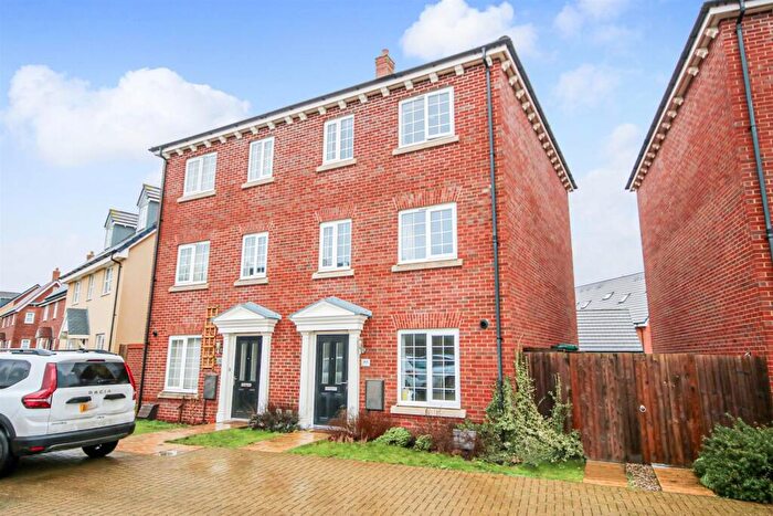 4 Bedroom Semi-Detached House For Sale In Overstrand Way, Sprowston, NR7