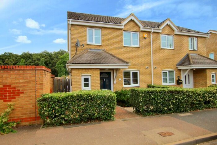 3 Bedroom Semi-Detached House To Rent In Myers Road, SG19