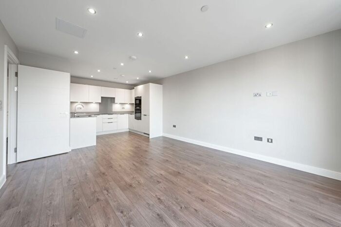 1 Bedroom Flat For Sale In Junction Court, Watford, WD17