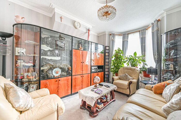 3 Bedroom Flat For Sale In West Ella Road, Harlesden, London, NW10