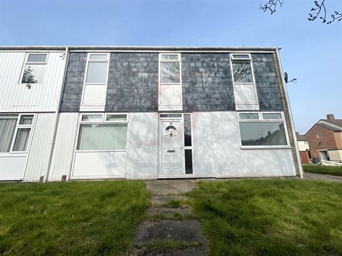 3 Bedroom End Of Terrace House To Rent In Outwood Close, New Parks, Leicester, LE3