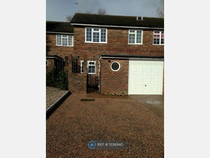 3 Bedroom Terraced House To Rent In Sheraton Drive, Epsom, KT19