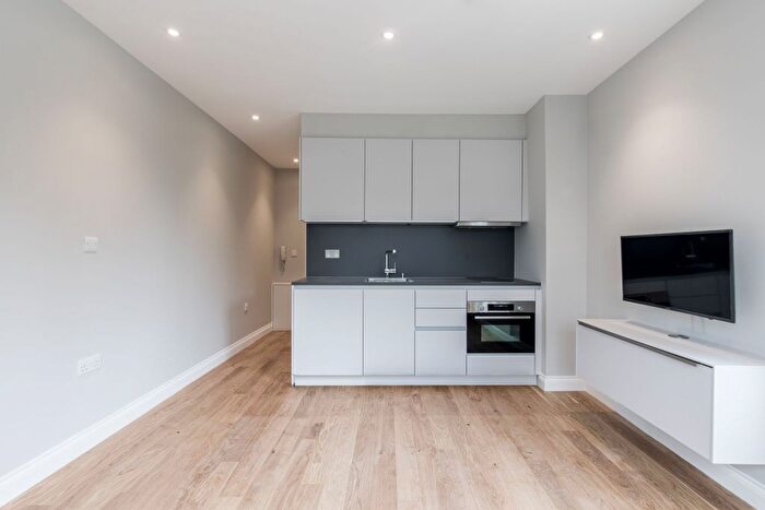 Studio To Rent In Uxbridge Road, Hampton Hill, Hampton, TW12