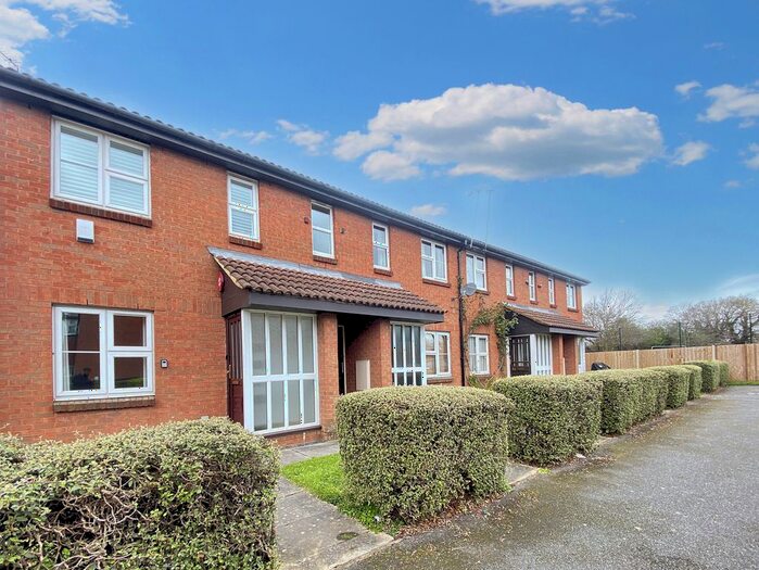 1 Bedroom Flat To Rent In Clarkes Drive, Uxbridge, Greater London, UB8