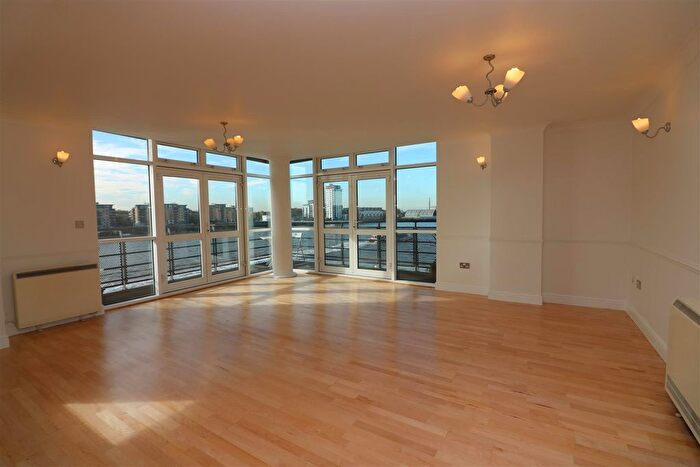 2 Bedroom Flat For Sale In Langbourne Place, London, E14