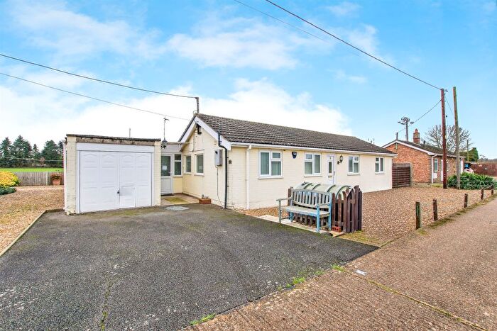 2 Bedroom Detached Bungalow For Sale In Elmside, Emneth, Wisbech, PE14