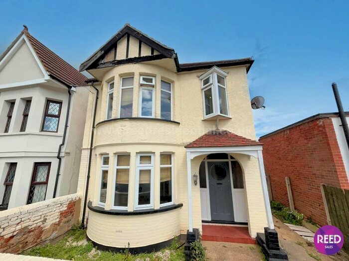 3 Bedroom Detached House To Rent In Richmond Ave, Southend On Sea, SS3