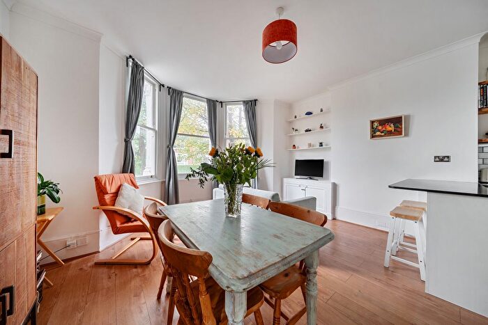 2 Bedroom Flat For Sale In Kinver Road, London, SE26