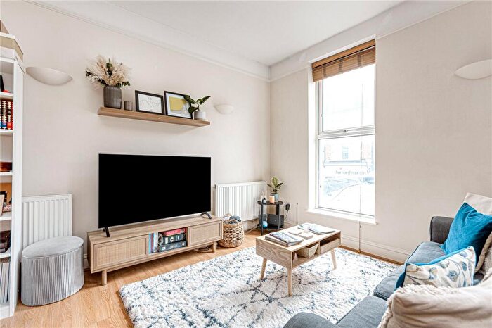 1 Bedroom Flat To Rent In Lavender Hill, Battersea, SW11
