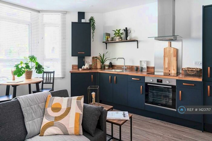 1 Bedroom Flat To Rent In Connaught Road, Cardiff, CF24