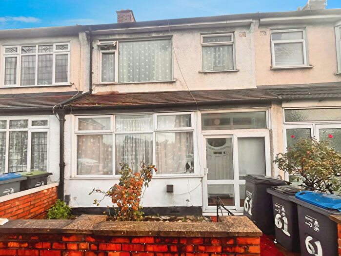 3 Bedroom Terraced House To Rent In Thornton Road, Thornton Heath, Croydon, CR7