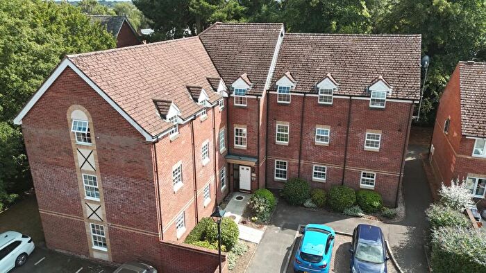 2 Bedroom Apartment For Sale In Old College Road, Newbury, RG14