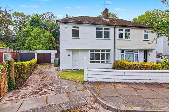 3 Bedroom Semi-Detached House For Sale In Pomeroy Close, Coventry, CV4