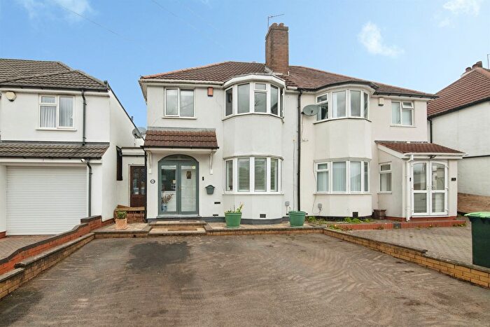 3 Bedroom Semi Detached House For Sale In Broome Avenue, Birmingham, B43