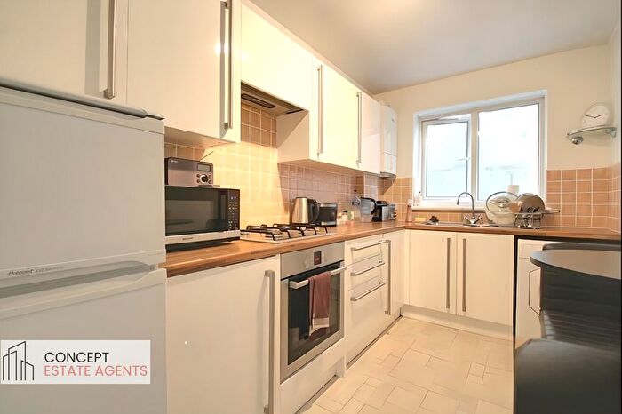 2 Bedroom Flat To Rent In Worple Road, Raynes Park, SW20