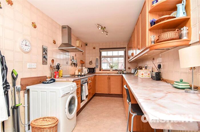 4 Bedroom Detached House For Sale In Oakfield Road, Selly Park, Birmingham, B29
