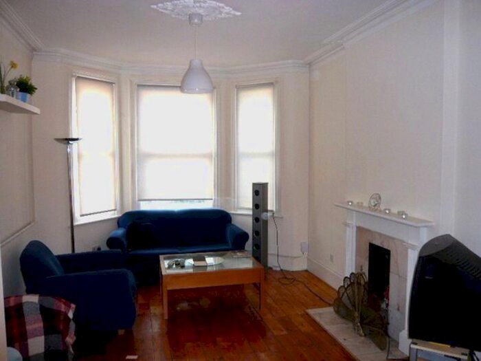 4 Bedroom Property To Rent In Chapter Road, Willesden, London, NW2
