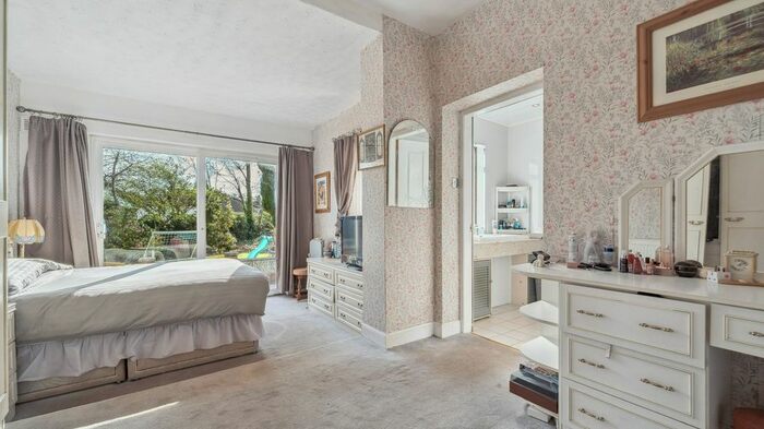 4 Bedroom Bungalow For Sale In Broomley Drive, Giffnock, East Renfrewshire, G46