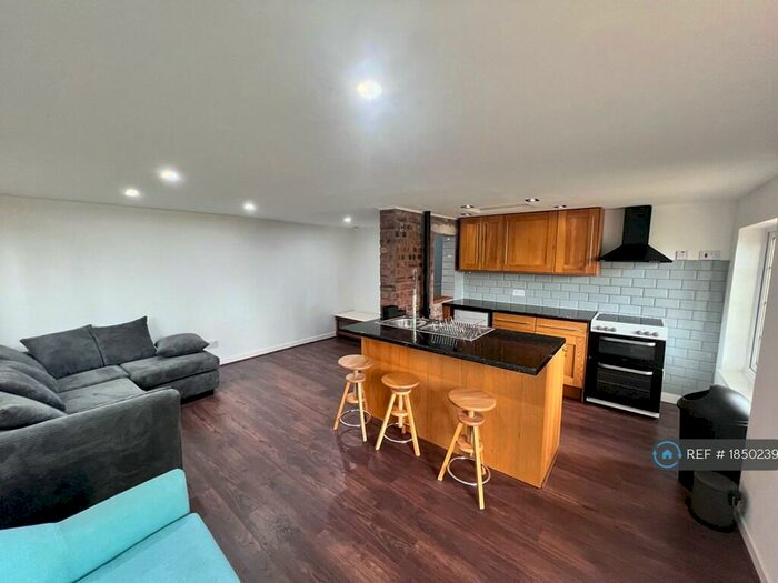 2 Bedroom Flat To Rent In Glasgow, Glasgow, G43