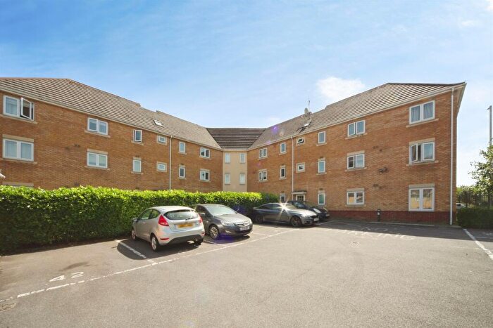 2 Bedroom Flat For Sale In Morgan Close, Luton, LU4