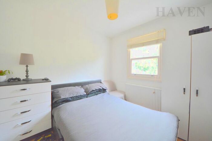 Studio To Rent In Crane Grove, London, N7