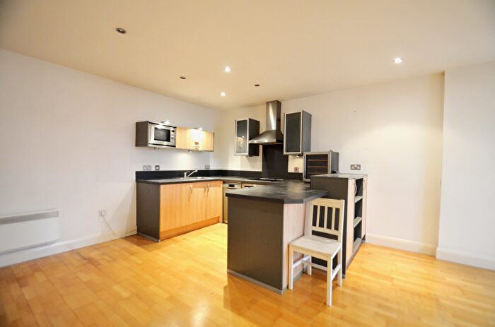 2 Bedroom Flat To Rent In Clarence Street, Staines-Upon-Thames, TW18