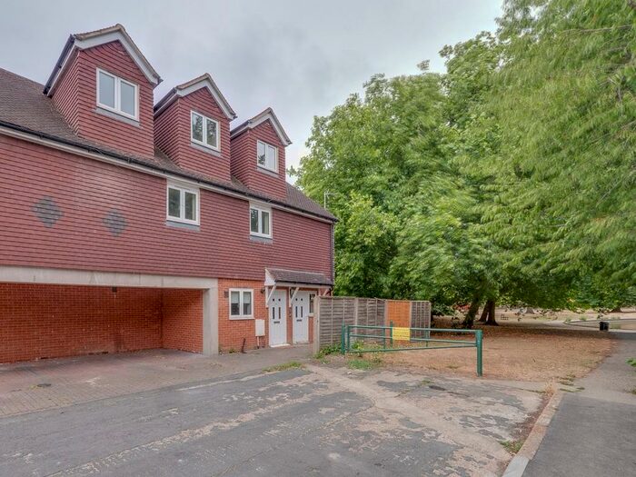 2 Bedroom Flat To Rent In Compton Terrace, Hailsham, East Sussex, BN27