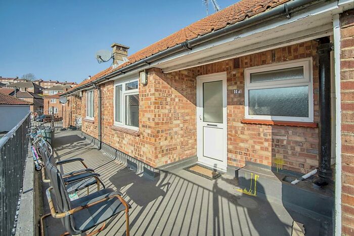 1 Bedroom Flat To Rent In Central Parade, Rochester, Kent, ME1