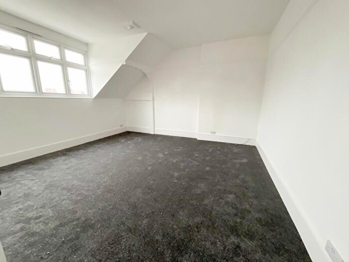 2 Bedroom Apartment To Rent In Cobham Road, Westcliff-on-Sea, SS0