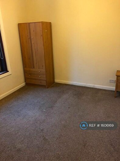 2 Bedroom Flat To Rent In Calder Street, Glasgow, G42