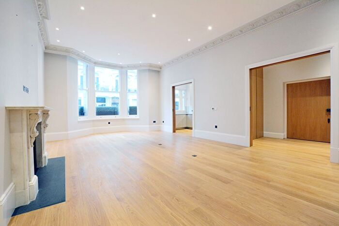 4 Bedroom Terraced House To Rent In Redburn Street, Chelsea, London, SW3