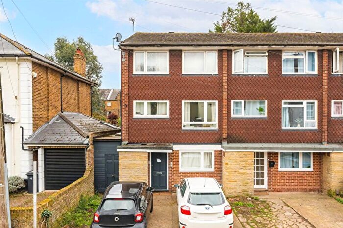 4 Bedroom Terraced House For Sale In Grove Crescent, Kingston Upon Thames, KT1