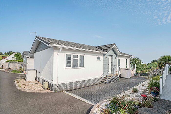 2 Bedroom Mobile/park Home For Sale In Bronzerock View, Holcombe, EX7