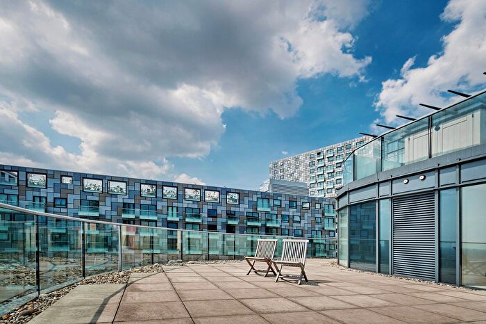 2 Bedroom Flat To Rent In Ability Place, Millharbour, E14