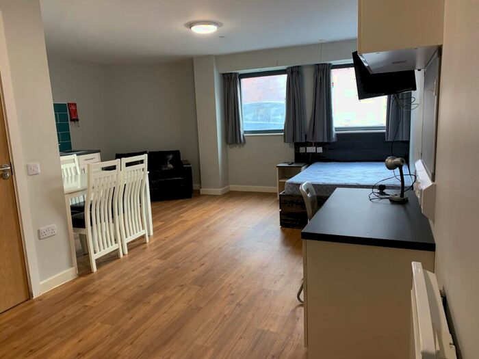 1 Bedroom Apartment To Rent In Queen Street, Sheffield, South Yorkshire, S1