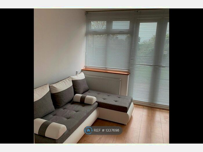 Studio To Rent In Chalfont Road, London, N9