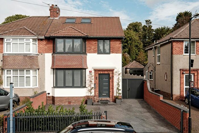 6 Bedroom Semi-Detached House For Sale In Northover Road, Bristol, BS9