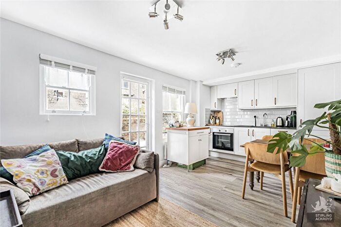 2 Bedroom Flat To Rent In St Charles Square, Notting Hill, London, W10