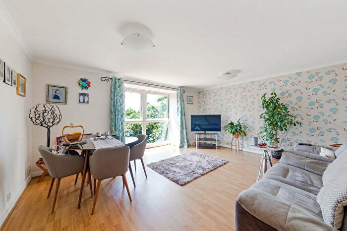 2 Bedroom Apartment To Rent In Beulah Hill, London, SE19