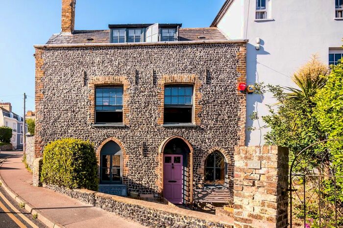 4 Bedroom Property To Rent In Nelson Place, Broadstairs, CT10