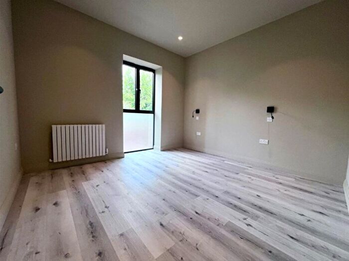 1 Bedroom Flat To Rent In Upper Hale Road, Farnham, GU9