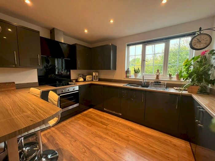 2 Bedroom Flat To Rent In Bawtry Road, Rotherham, South Yorkshire, S60