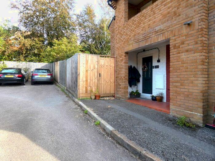 1 Bedroom Flat To Rent In Cambrian Close, Southampton, SO31