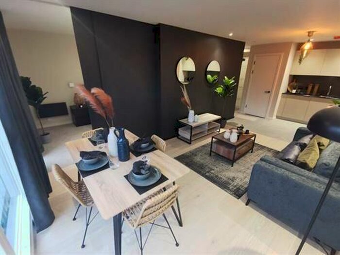 1 Bedroom Apartment To Rent In City Gardens, Castlefield, M15