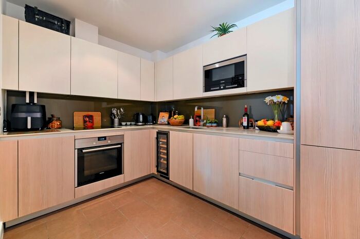 2 Bedroom Flat To Rent In Juniper Drive, London, SW18