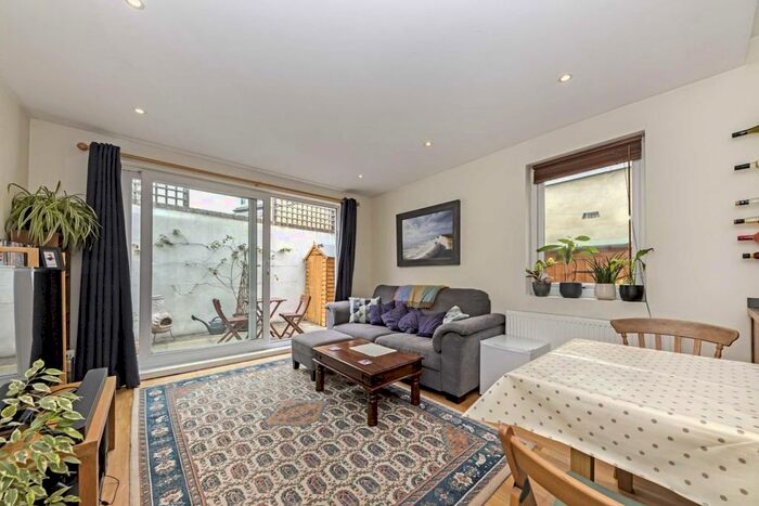 1 Bedroom Flat To Rent In South Street, Isleworth TW7