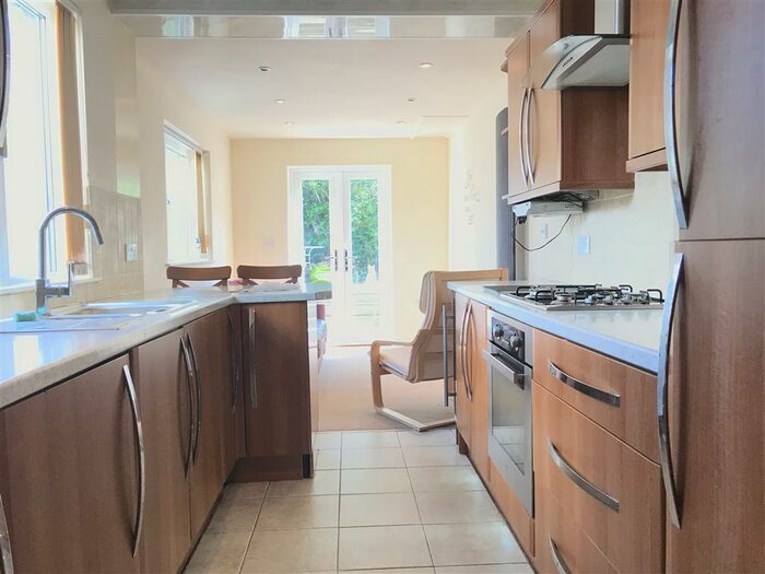 2 Bedroom Flat To Rent In Arran Street, Roath, Cardiff, CF24