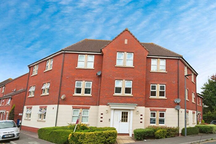 2 Bedroom Apartment For Sale In New Charlton Way, Bristol, BS10