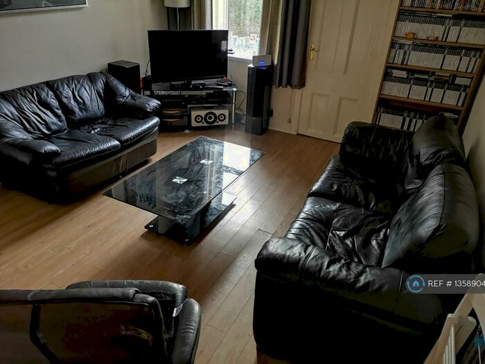 4 Bedroom Flat To Rent In Wallace Street, Stirling, FK8