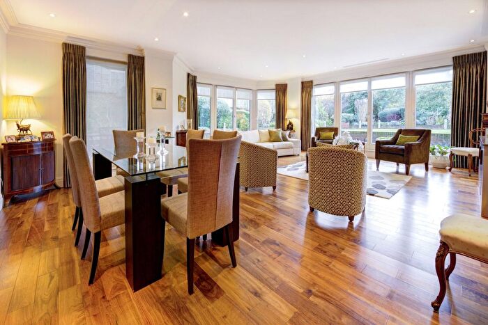 3 Bedroom Flat For Sale In Hodford Road, London, NW11